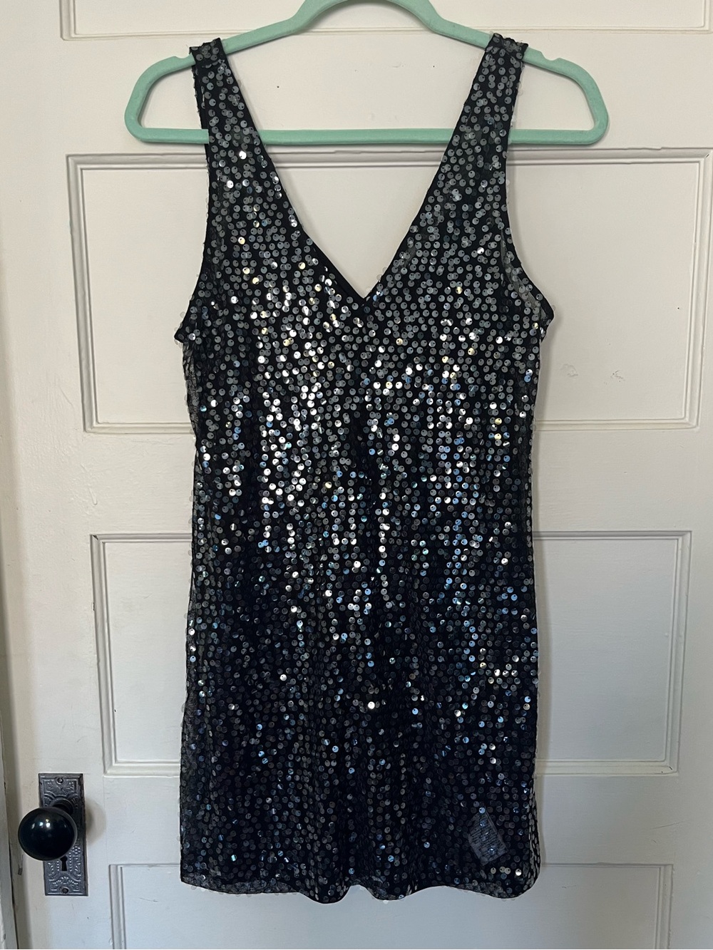 Black Sequin V-Neck Party Dress